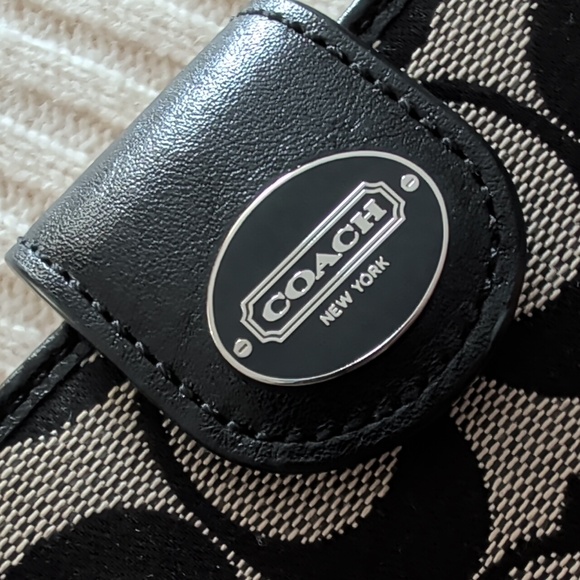 Coach Black and Gray Vintage Phone Wristlet New Condition - Picture 4 of 9